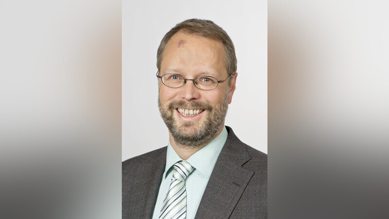 Prof. Dr. Cordt Zollfrank erforscht in Straubing Biokunststoffe.