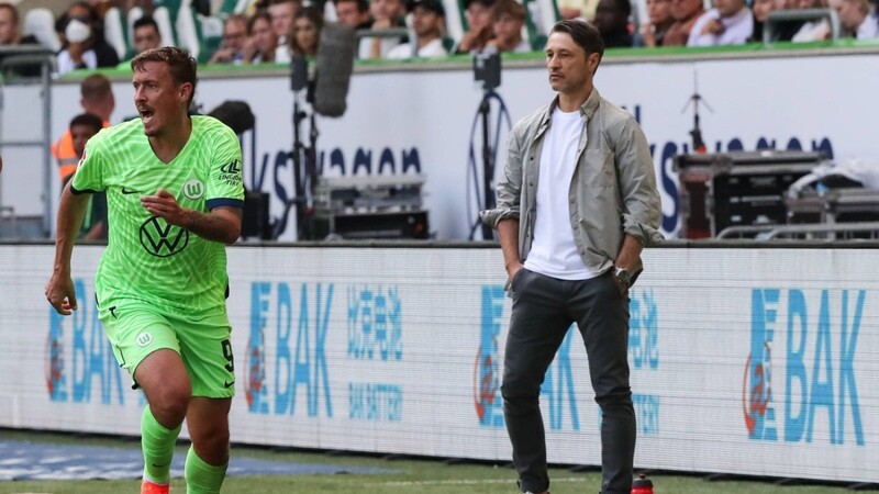 Wolfsburgs Trainer Nico Kovac (r.) wird laut eigener Aussage künftig nicht mehr auf Max Kruse zurückgreifen.