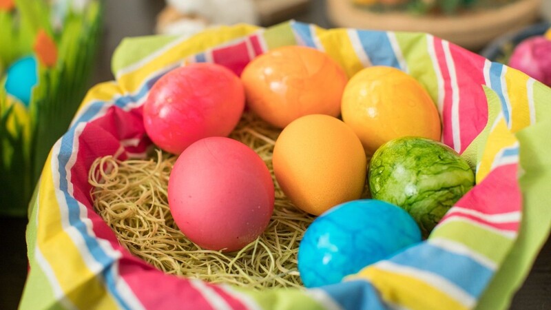 Gekochte Eier mit kaltem Wasser abschrecken? Davor warnen Verbraucherschützer - vor allem zu Ostern. (Symbolbild)
