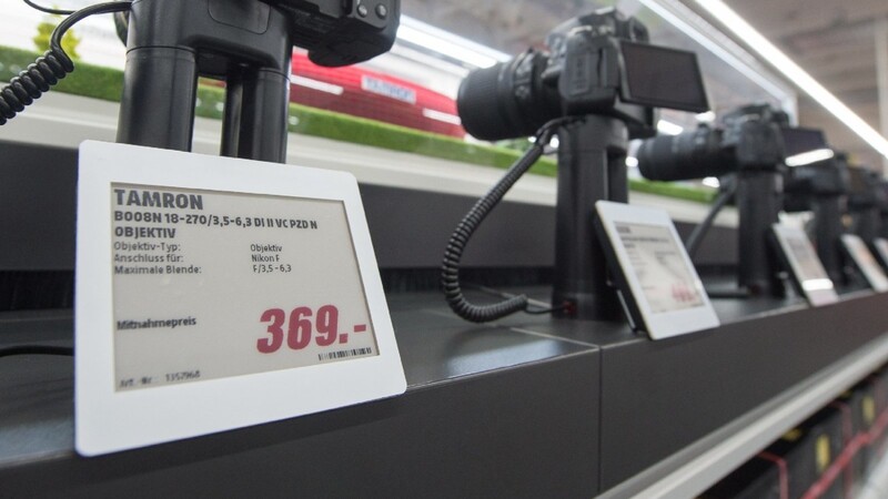 Elektronische Preisschilder sind am 18.09.2014 in einem Media Markt in Ingolstadt (Bayern) angebracht.