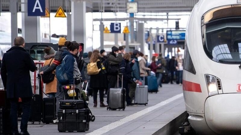 Am Donnerstag wäre ein Mann am Münchner Hauptbahnhof fast auf die Gleise geschubst worden. (Symbolbild)