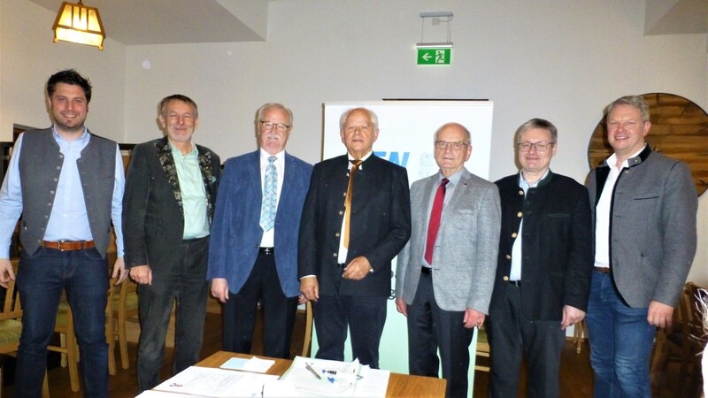Andi Aichinger, Hans Ritt, Johann Gstettenbauer, Rudi Stettmer, Raimund Fries,Josef Zellmeier, Franz Schreyer (von links)