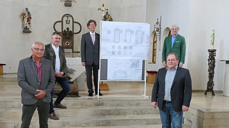 Waffenbrunns Bürgermeister Josef Ederer, Architekt Christian Schönberger, Pfarrer Michael Reißer, Andreas Freiherr von Schacky und Willmerinngs Bürgermeister Hans Eichstetter (von links).