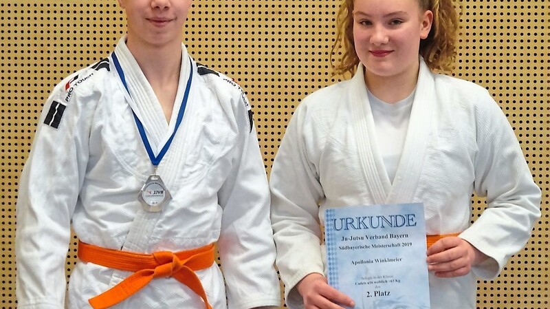 Sie freuten sich über ihre Silbermedaillen bei der Südbayerischen Meisterschaft in Hutthurm: Valentin Löw und Apollonia Winklmeier.