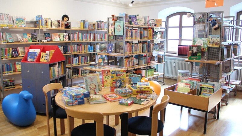 Die große Kinderbuchabteilung in der Stadt- und Pfarrbücherei Geiselhöring nuzten viele kleine Leser zum Schmökern.