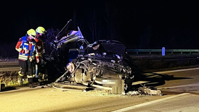 Am Montagmorgen kam es auf der Autobahn A92 bei Altdorf zu einem Auffahrunfall mit einem Verletzten.