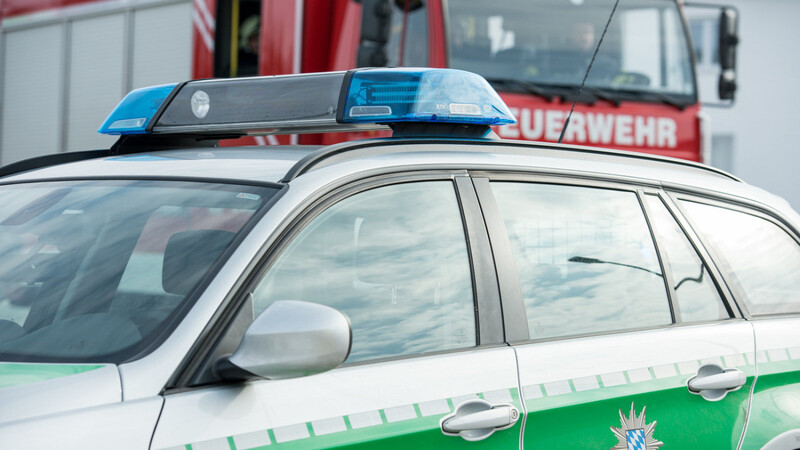 Ein sehr kurioser Beziehungsstreit beschäftigte am Freitagmorgen die Polizei und Feuerwehr in Landshut: Eine Frau hatte ihren Freund aus der Wohnung ausgesperrt - allerdings splitterfasernackt und in 15 Metern Höhe (Symbolbild).
