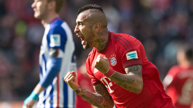 Arturo Vidal freut sich über seinen Treffer gegen die Hertha.