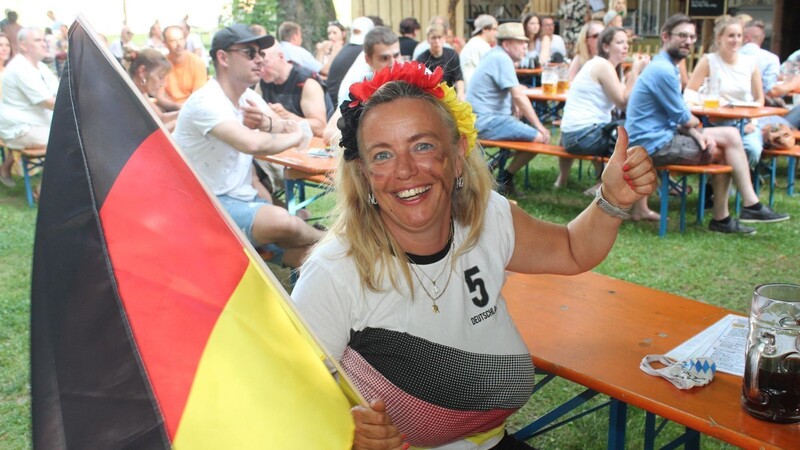 Mit Spannung haben die Landshuter das Spiel Deutschland gegen Portugal in den Biergärten verfolgt.