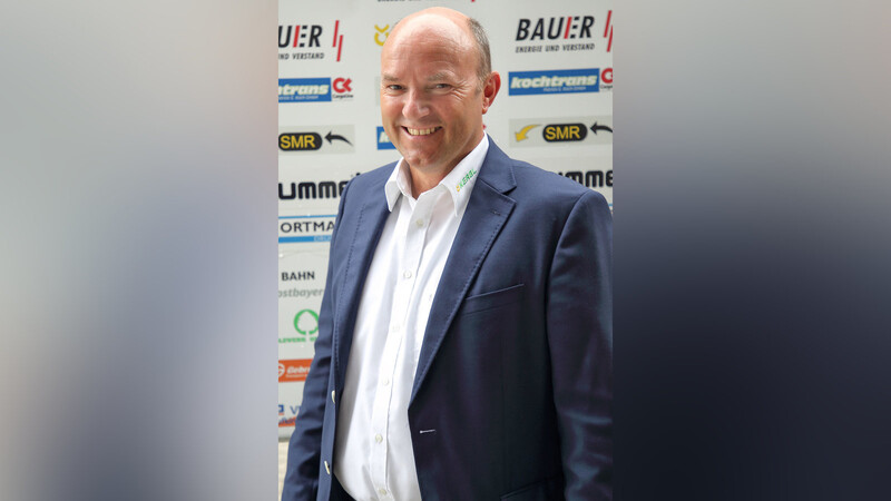 Buchbachs Sportlicher Leiter Georg Hanslmaier kann mit dem Kompromiss, der für die Regionalliga gefunden wurde, gut leben.