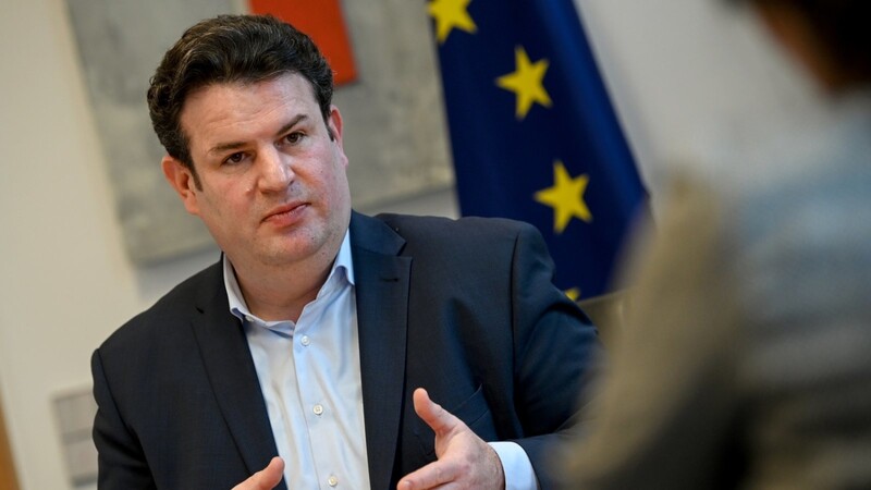 Hubertus Heil (SPD), Bundesminister für Arbeit und Soziales, verspricht für 2022 eine Rentenerhöhung von vier Prozent.