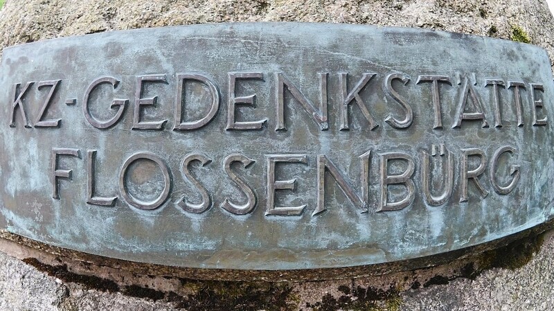 Das frühere Konzentrationslager Flossenbürg in der Nordoberpfalz wurde 1949 zur ersten KZ-Gedenkstätte Deutschlands. Dann geriet es beinahe in Vergessenheit - das soll sich jetzt ändern.