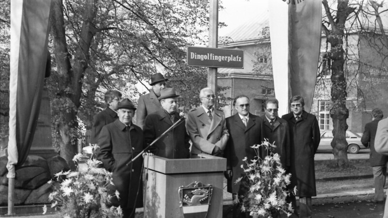 Am 8. November 1980 wurde in Enns der Dingolfinger Platz eingeweiht.