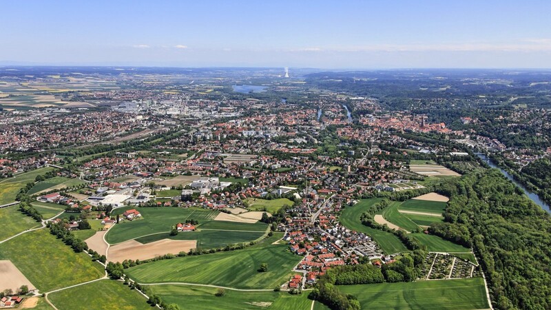 Landshut, von Westen aus gesehen. Mit einem Stadtentwicklungsausschuss sollen nun die Weichen für die zukünftige Planung der Stadt gestellt werden. Ob dies nichtöffentlich geschehen sollte, darüber gehen die Meinungen im Stadtrat auseinander.