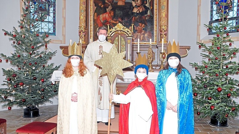 Beim Jahresabschlussgottesdienst erinnerte Kaplan Peter Kunz an den Besuch der Heiligen Drei Könige im Stall zu Bethlehem.