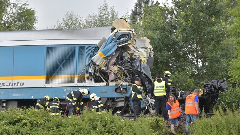 Ein aus München kommender Expresszug ist in Tschechien mit einem Personenzug zusammengestoßen.