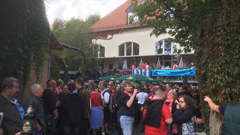 Fans des TSV 1860 und des FCK im Giesinger Bräu.