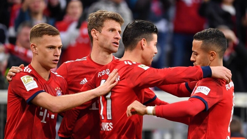 Die Mittelfeldspieler Kimmich, Müller, James und Thiago (v.l.) stehen in dieser Saison im Kader des FC Bayern - aber wie wird die Zentrale des Rekordmeisters in Zukunft aussehen?