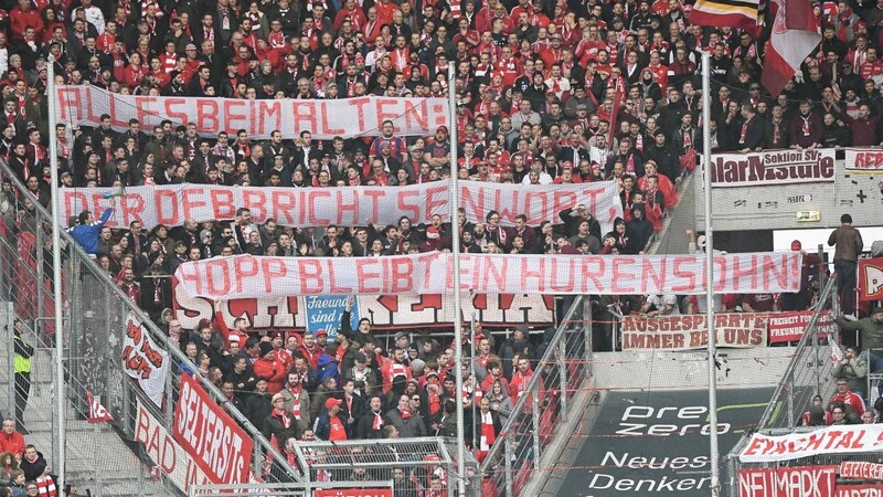 In nicht tragbarer Form haben Fans des FC Bayern ihre Kritik zum Ausdruck gebracht.