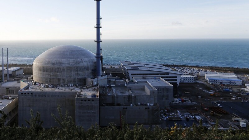 Die Fertigstellung des Atomreaktors in Flamanville verzögert sich erneut. Die Kosten haben sich mittlerweile auf ein Vielfaches der ursprünglichen erhöht.