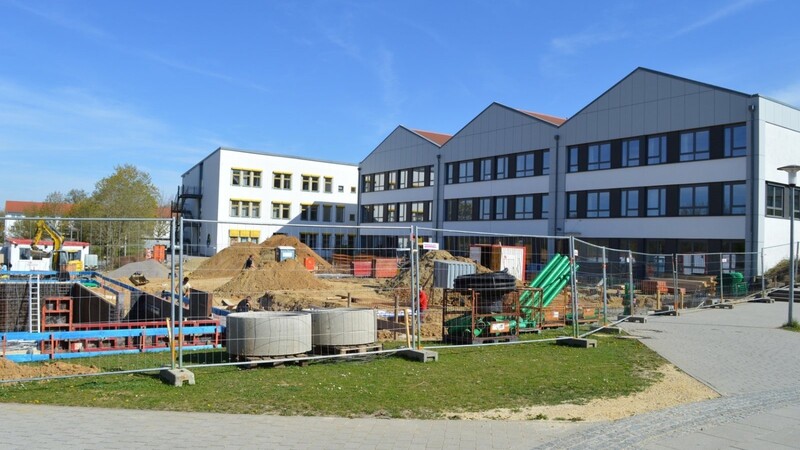 Die Erweiterung der Grund- und Mittelschule ist heuer der größte Posten der Investitionen der Stadt Rottenburg. Die Bauarbeiten laufen bereits.