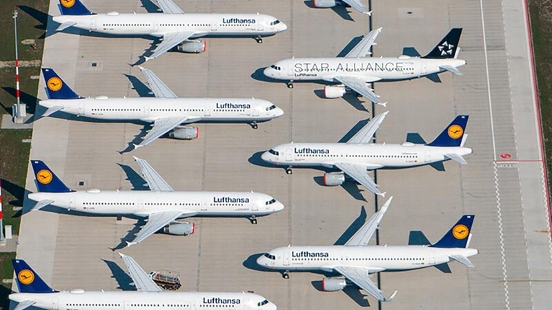 Der Kranich am Boden: Die Lufthansa könnte am Donnerstag aus dem Dax fliegen - weil sie eben kaum fliegt.