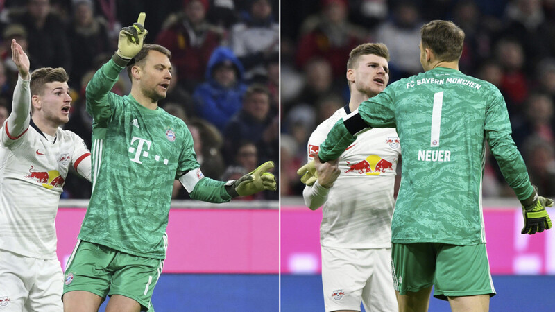 Reklamier-Arme in Aktion - dann hat Bayern-Keeper Manuel Neuer genung und reißt Leipzigs Stürmer Timo Werner den Arm herunter.