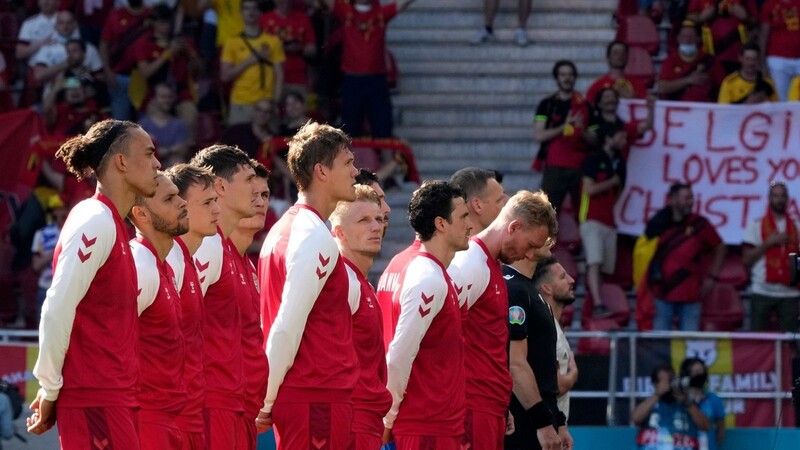 Die Spieler der dänischen Fußball-Nationalmannschaft sind nach dem Besuch ihres Teamkollegen Christian Eriksen erleichtert.