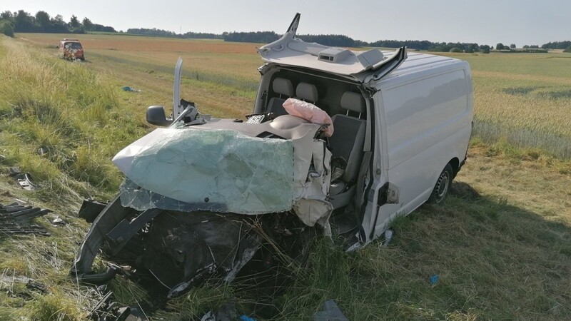 Bei dem Unfall im Landkreis Kelheim wurden drei Menschen verletzt. (Symbolbild)