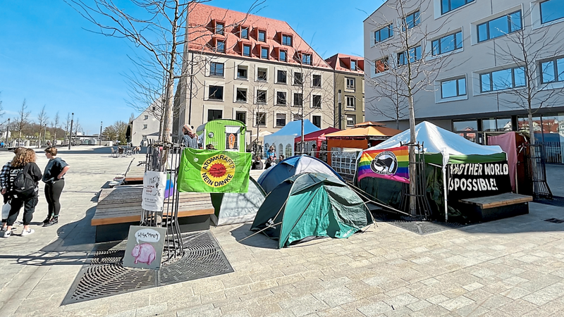 Das "Klimagerechtigkeitscamp" am Donaumarkt in Regensburg.