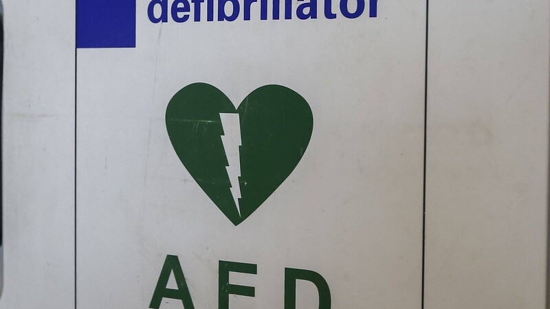Die Regierung der Oberpfalz warnt vor Automatisierten Externen Defibrillatoren der Marke Telefunken, Modell FA1 und HR1 (Symbolbild).
