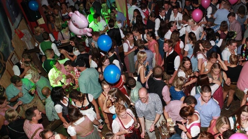Gesteckt voll war die Tanzfläche beim Edelbayer in den letzten Volksfestjahren.