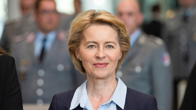 Ursula von der Leyen wirbt um die Zustimmung bei den Fraktionen im Europaparlament.