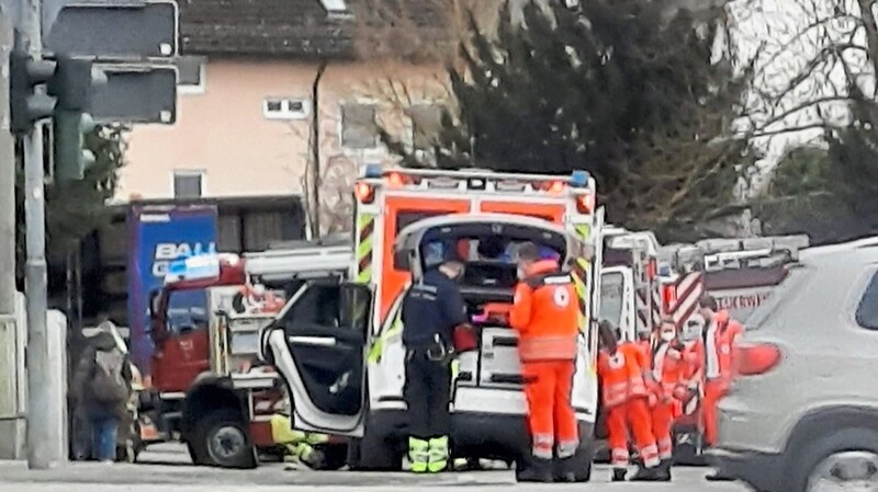 Der Arbeitsunfall am Dienstagnachmittag in Königswiesen löste einen Großeinsatz der Rettungskräfte aus.
