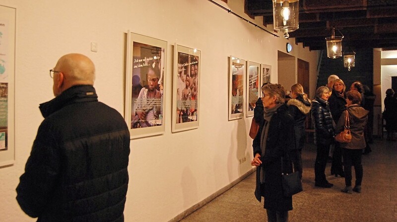 Die Aussstellung über Kindersoldaten in der Kleinen Rathausgalerie ist bis 23. Februar zu sehen.