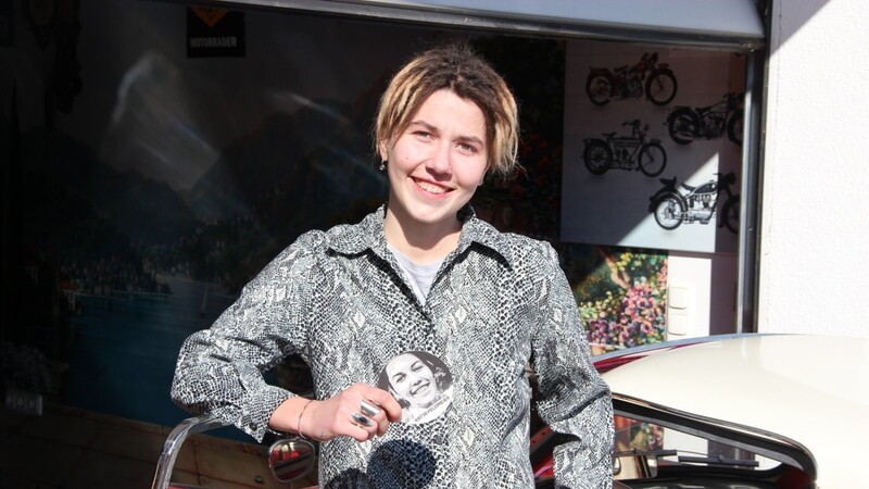 Katja Feldmeier mit einem ihrer Markenzeichen - den ausgefallenen Hemden.