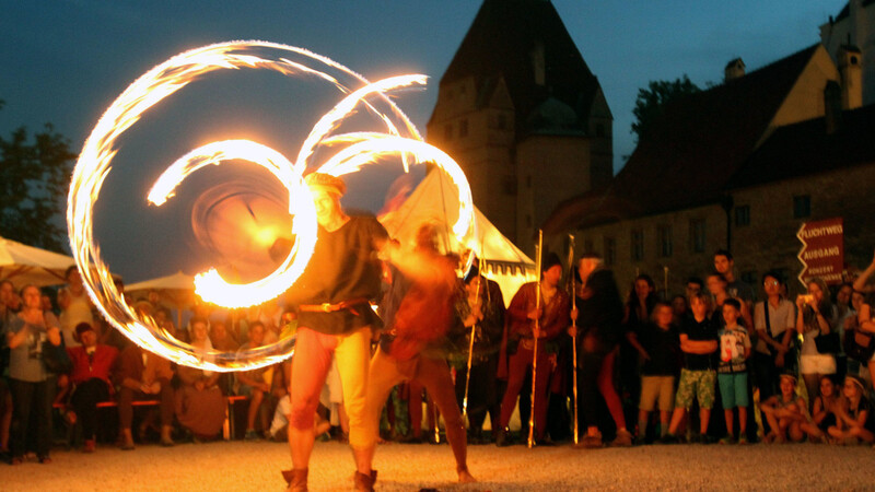 4. bis 6. Juli: Rund 500 Mitwirkende sorgen beim Burgfest der Förderer auf der Trausnitz für Laho-Stimmung.