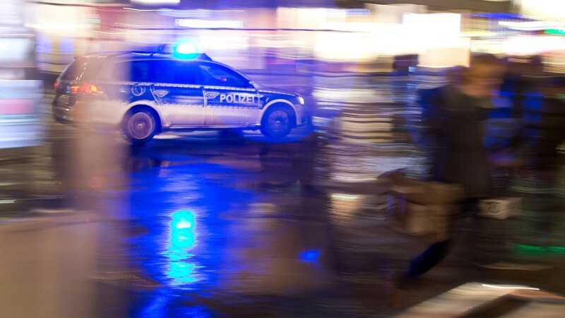 Die Polizei Deggendorf musste auch am Sonntag zum Ankerzentrum ausrücken (Symbolbild).