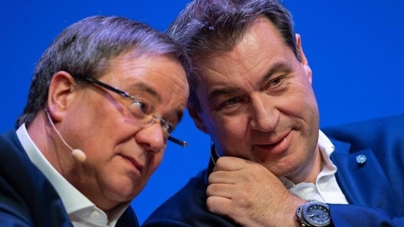 NRW-Ministerpräsident Armin Laschet (CDU, l) und Bayerns Ministerpräsident Markus Söder (CSU). Foto: Guido Kirchner/dpa/Archivbild