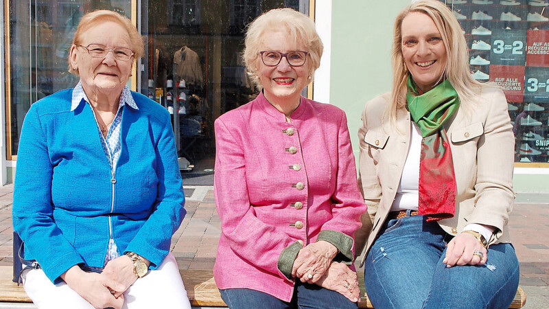 Traudl Erber (links) und Margit Napf (Mitte) freuen sich, mit Patricia Steinberger jemanden gefunden zu haben, die das Amt der Vorsitzenden bei den Wallfahrtsfrauen übernehmen will.