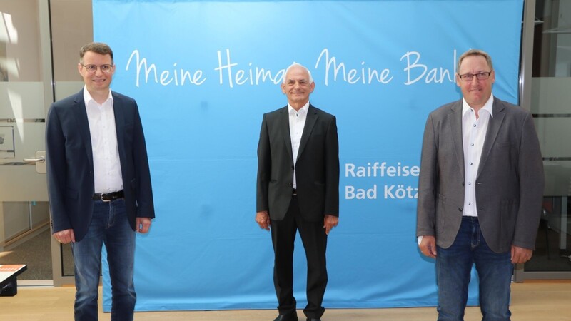 Aufsichtsratvorsitzender Ludwig Baumgartner (Mitte) wurde am Montag verabschiedet. Neu hinzu gekommen ist Dr. Dominik Reithner (links). Rechts der neue Aufsichtsratvorsitzende Alois Mühlbauer.