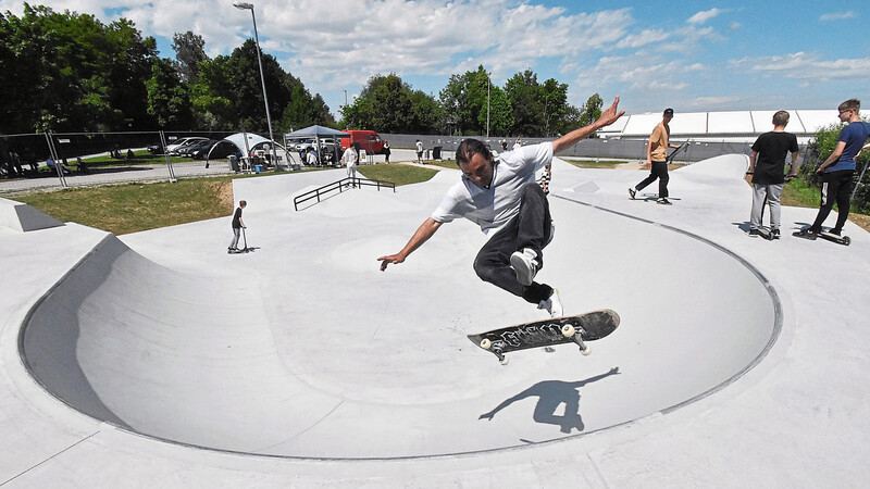 Im neuen Skatepark - im Bild der sogenannte Bowlcorner - können Anfänger und erfahrene Skater ihre Tricks ausprobieren und verbessern.