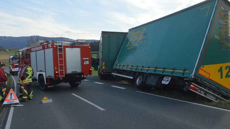 Zwischen Stachesried und Neukirchen geriet ein Lasterfahrer aufs Bankett - das hatte größere Auswirkungen auf den Feierabendverkehr.