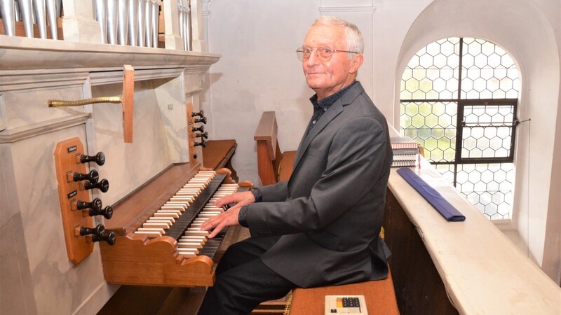 Rund 60 Jahre lang spielte der frühere Rektor der Mintrachinger Grundschule Franz Schuier die Orgel in der Filialkirche in Sengkofen.