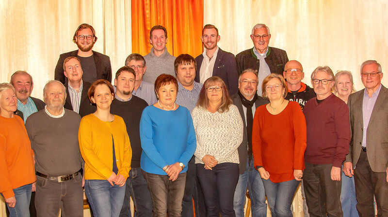 Die Gemeinderatskandidaten für die Kommunalwahl 2020 der Gemeinde Velden mit den Ehrengästen.
