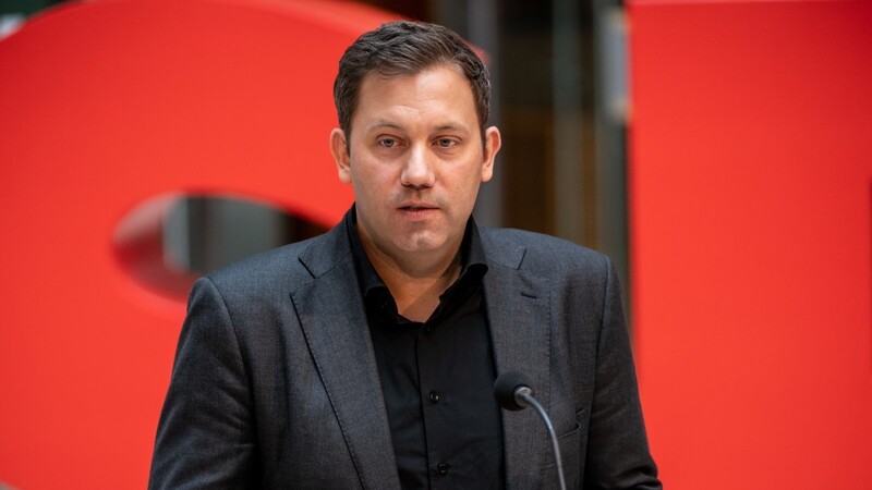 Die Union soll die "kindische Blockadehaltung aufgeben", fordert Lars Klingbeil, SPD-Generalsekretär.