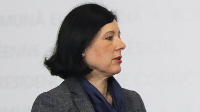 EU-Justizkommissarin Vera Jourová hat die betroffenen 23 Staaten und Gebiete aufgelistet.
