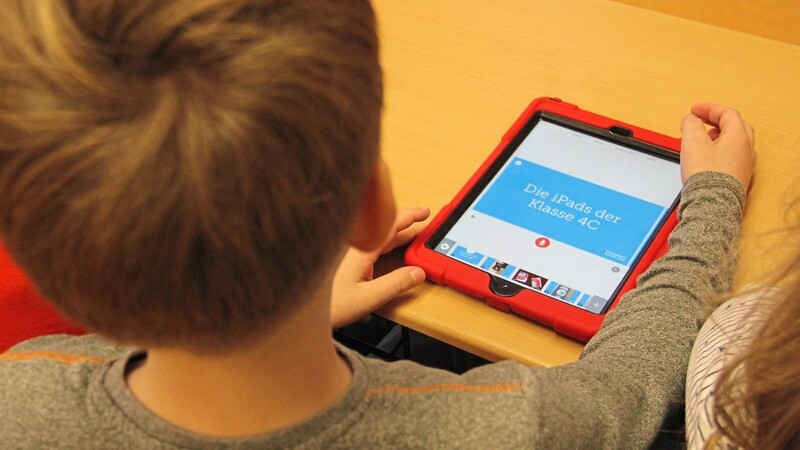 Die 250 Bad Kötztinger Grundschüler sind mit der Verwendung von iPads als Arbeitsgeräte vertraut. Schon Zweitklässler fertigen damit kurze Referats-Videos an.