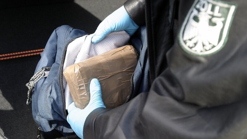 Polizisten fanden ein Päckchen mit Kokain.