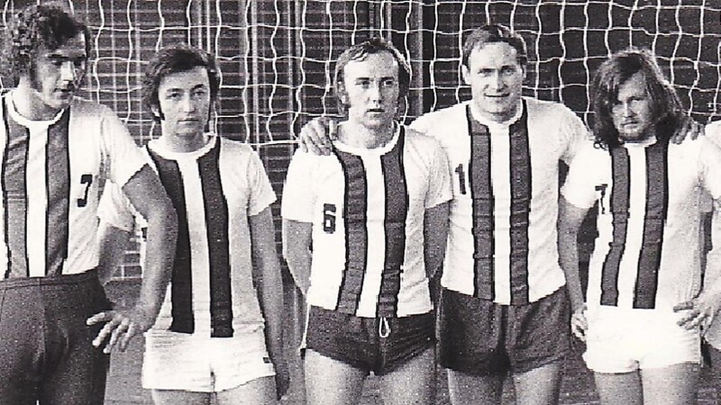 Blick zurück ins Jahr 1971: Die erste Mannschaft im Spielbetrieb mit Alois Wolf, Hans-Jürgen Bernhardt, Wolfram Zimmermann, Georg Holzapfelund Werner Steinkirchner (von links).